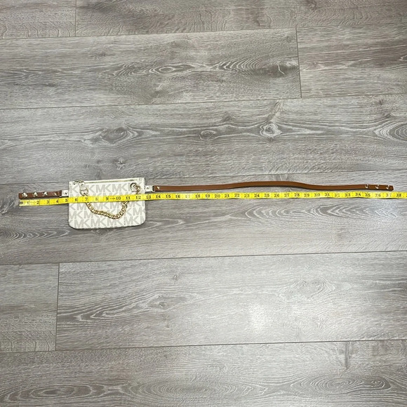 Michael Kors Signature Vanilla and Gold Chain Belt Bag Pouch Fanny Pack Purse M - Picture 12 of 12